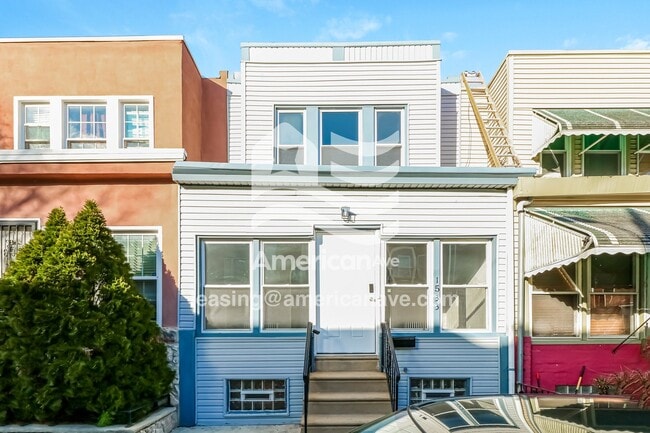 Building Photo - 1533 S Vogdes St