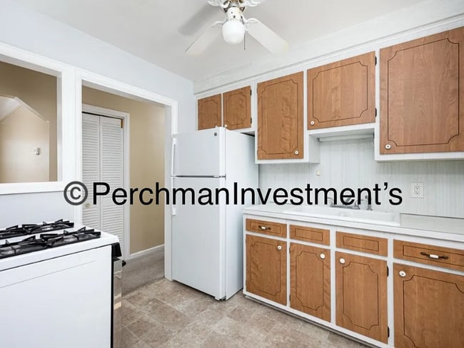 Photo - 9576 Columbia St