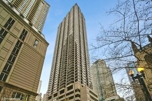 Building Photo - 30 E Huron St Rental