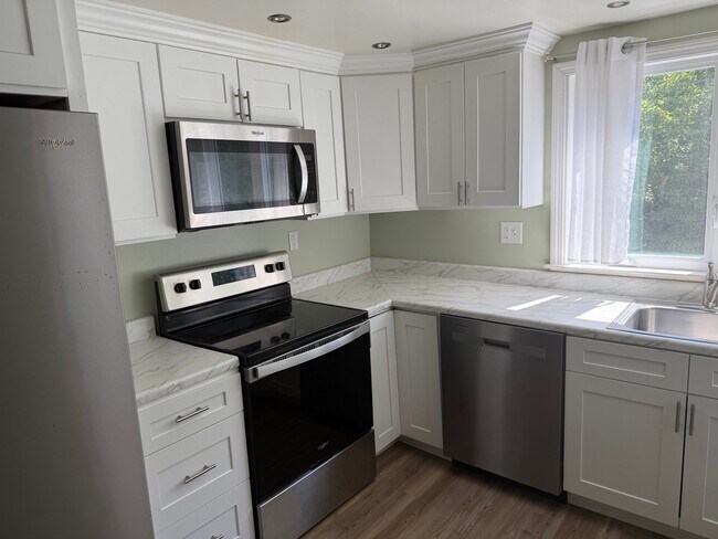 Photo - 1235 East St