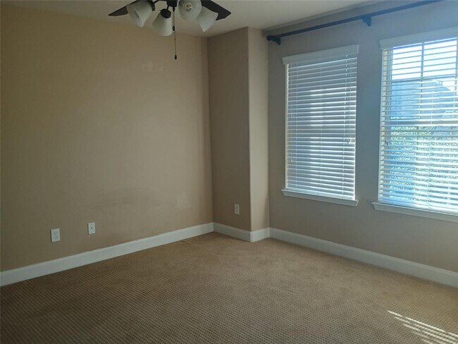 Photo - 4303 Evergreen Dr