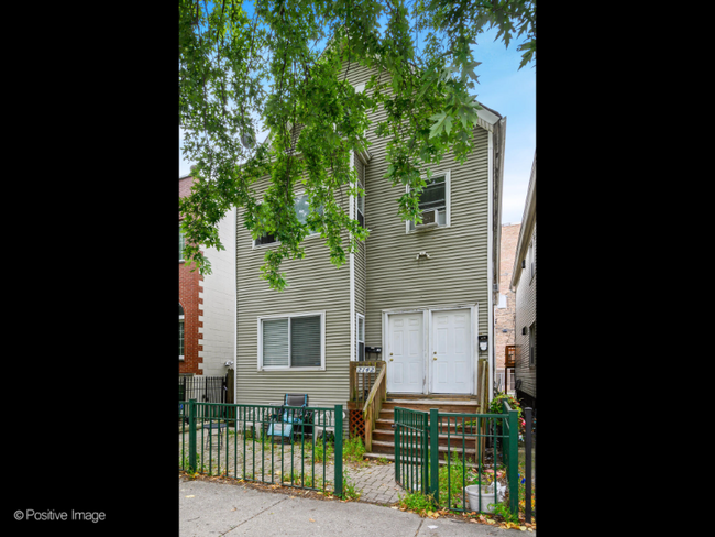 Building Photo - 2142 N Maplewood Ave Unit 1F Rental