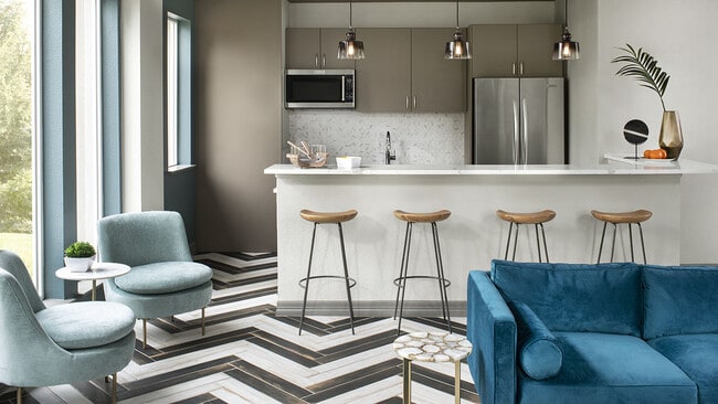 Sala de estar residencial de la comunidad de apartamentos en Sagebrook en Colorado Springs, Colorado.