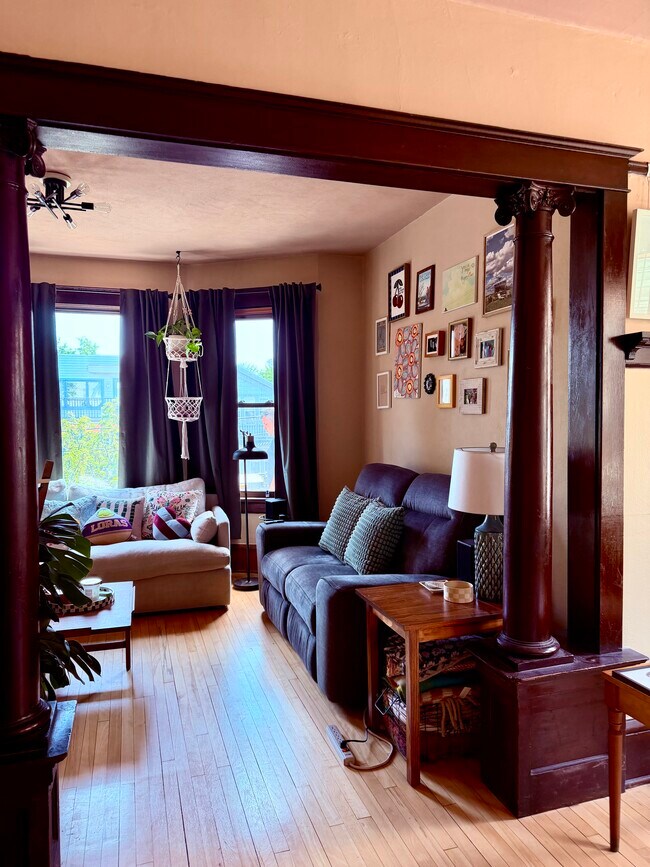 Photo - 1014 E Land Pl