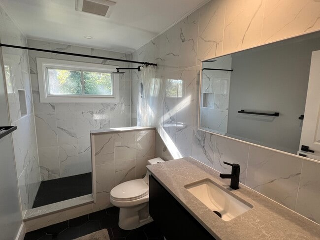 Photo - 1260 Dogwood Rd Unit Upper