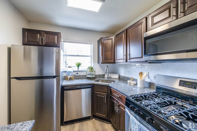 1BR, 1BA - 1,050SF - Kitchen