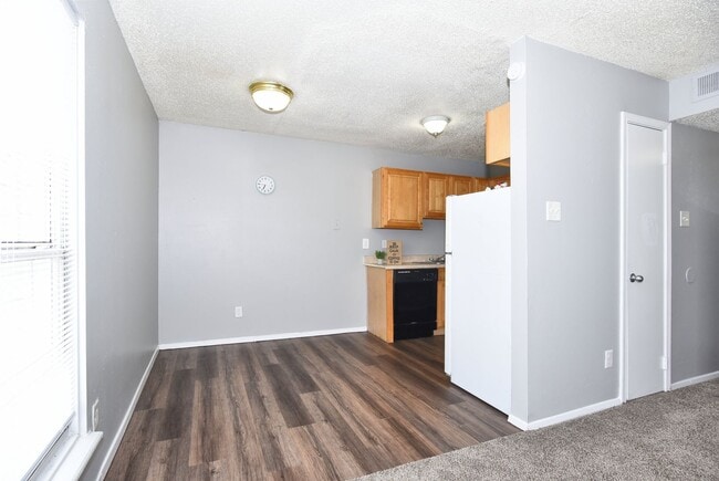 Photo - Heatherstone Apartments