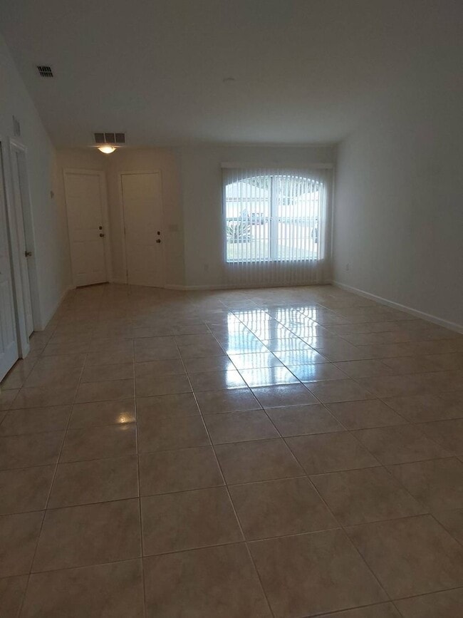 21 Prospect Ln Unit B