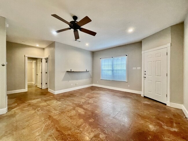 705 Smith Dr