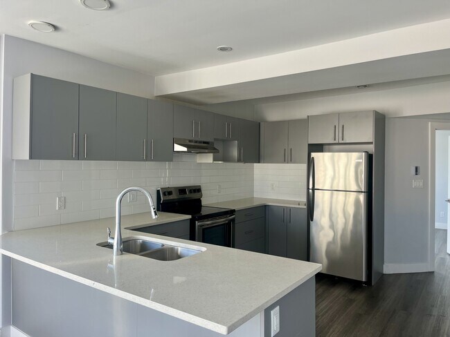 Photo - 2215-2247 47 St NW Unit 207