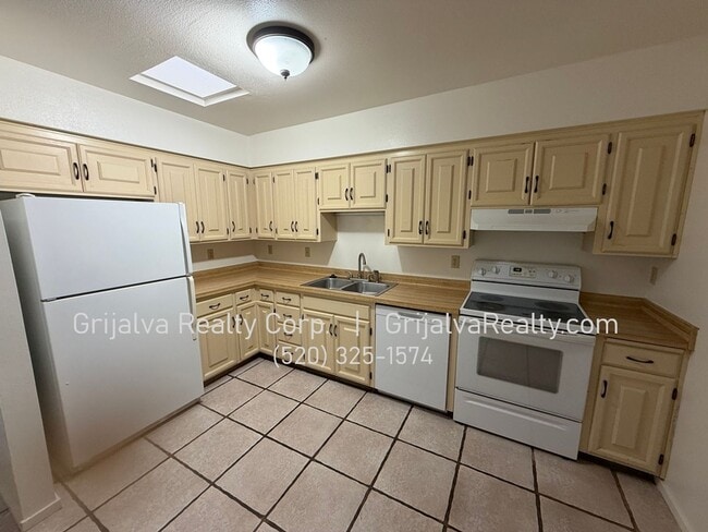 Photo - 2 Bedroom, 2 Bath Townhouse for Rent (Stone/Roger)