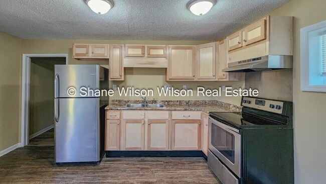 Photo - 804 1/2 Henderson Ave