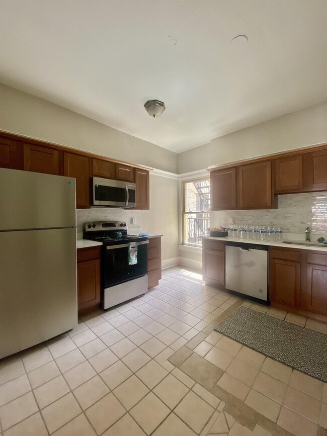 Photo - BAUM GROVE APARTMENTS -- 090