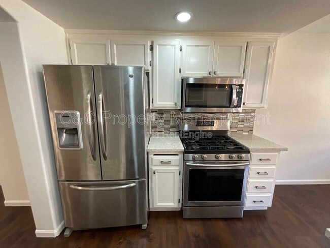 Photo - 542 Mill River Ln