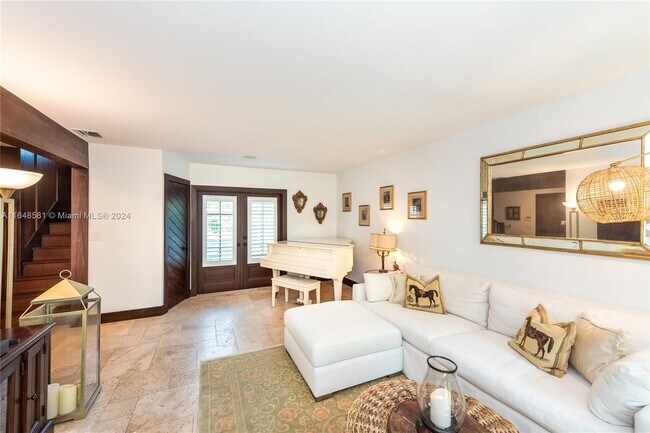 3621 Viscaya Ct