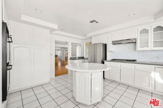 Photo - 1050 Centinela Ave