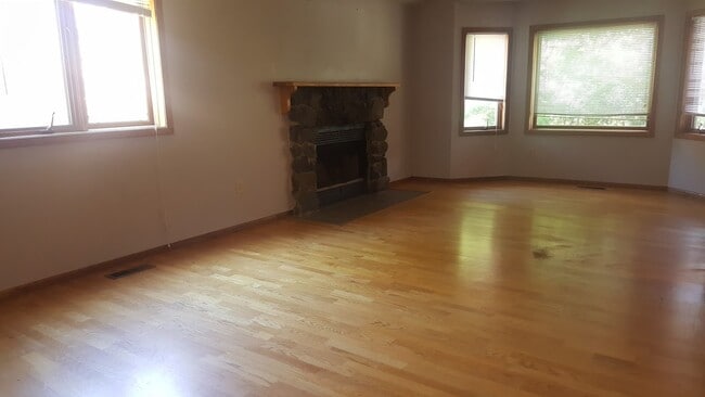835 Lori Ct