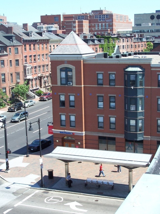 Front Building - Parmelee Court Apartments