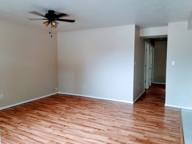 Photo - close to Riverbend Park,clean and ready Unit 1