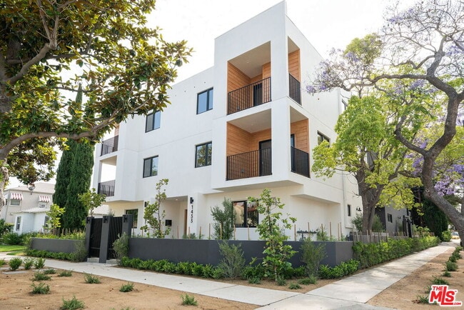 Building Photo - 1433 S Crescent Heights Blvd