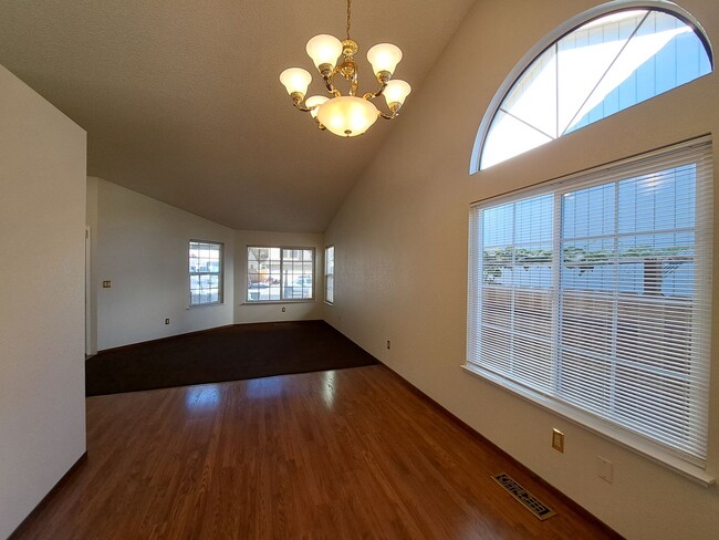 Photo - 143 Buttercup Cir