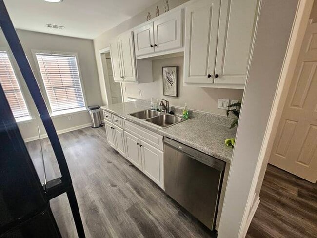 Photo - Furnished rental