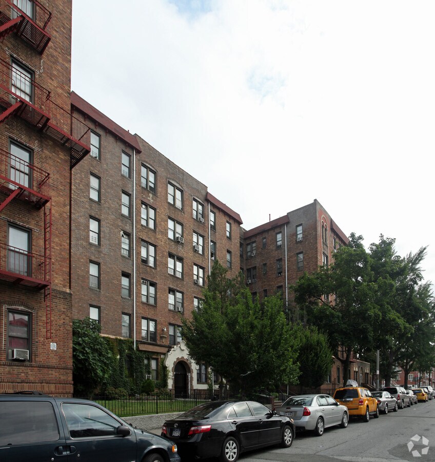 Photo - 170-49 Cedarcroft Rd