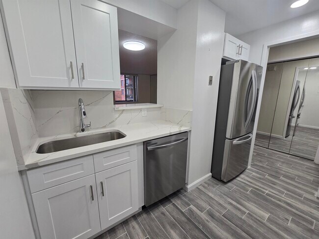 Photo - 133 Harmon Cove Tower Unit 133