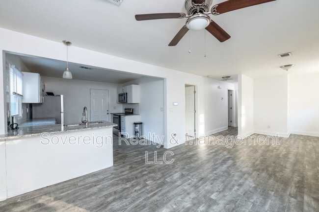 Photo - 2973 1st Ave SW