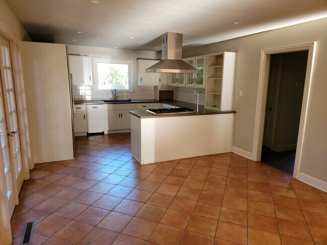 Photo - 2421 Louis Rd