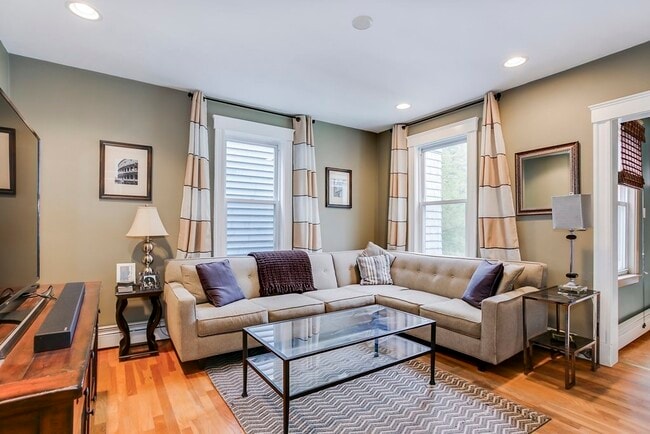 Photo - 458 E 7th St Unit 2