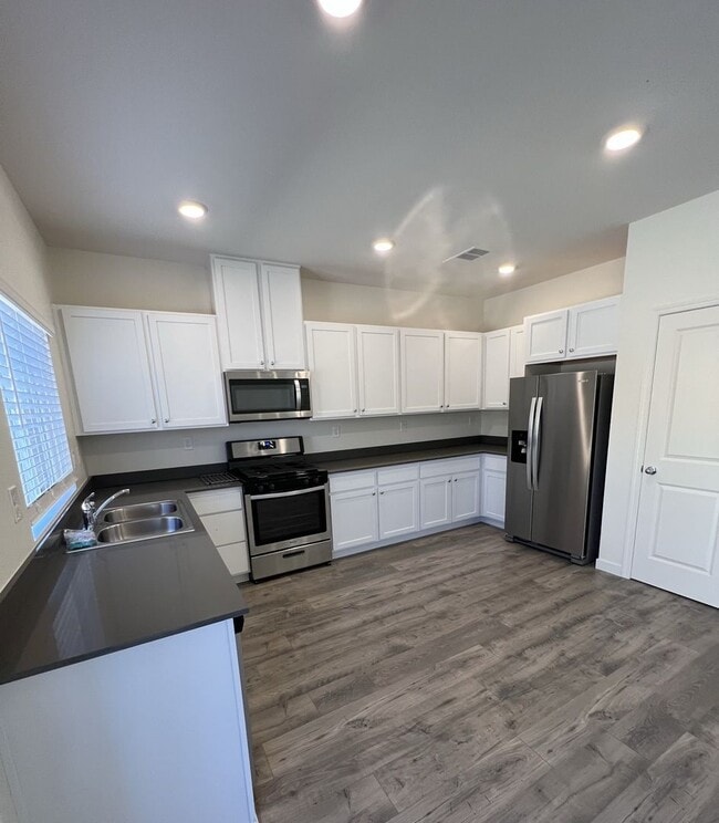 Photo - 443 Antares St