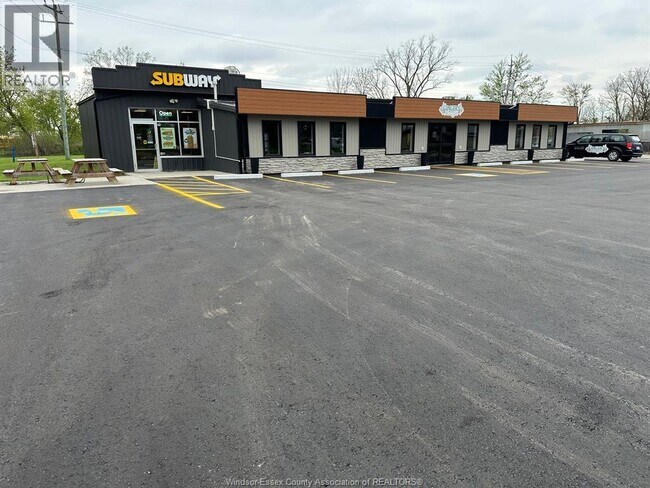 Photo - 357 Queen St Unité REAR