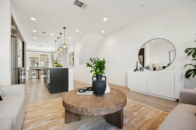 Photo - 172 Uptown Cir