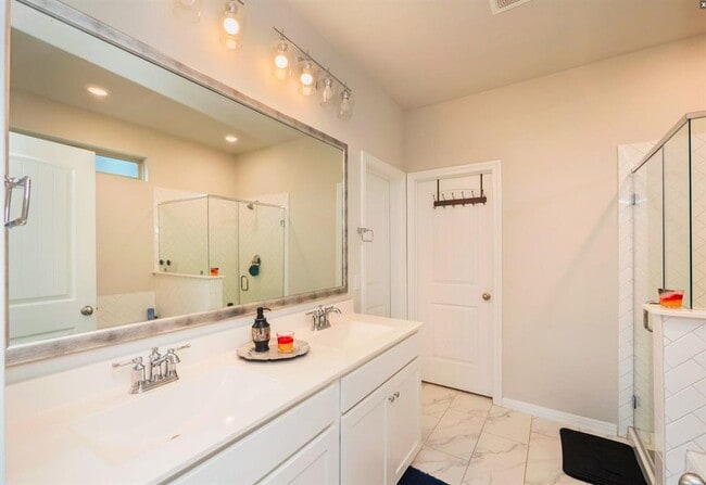 Photo - 111 Lyrebird Ln