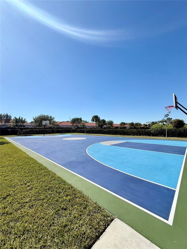 Photo - 487 NE 5th St