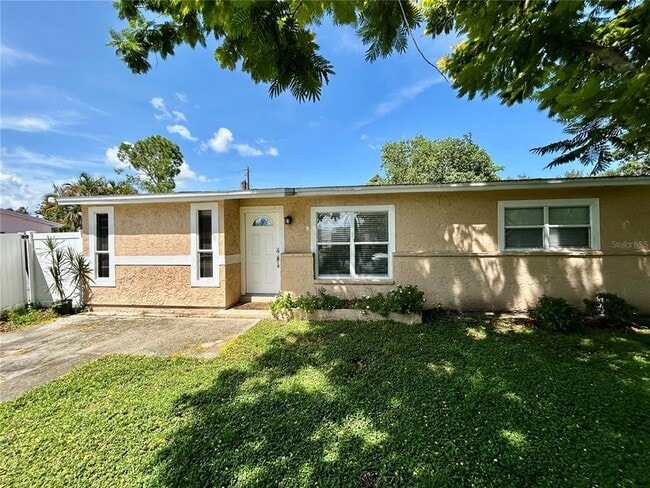 Building Photo - 6821 Onyx Dr N Rental