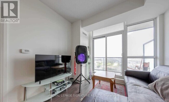 Photo - 17 Zorra St Unité 1407