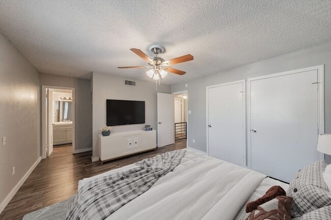 Photo - 1782 Farleigh-