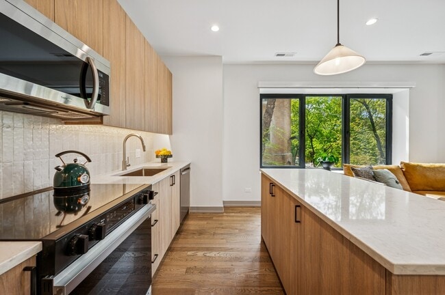 Photo - 1341 W Estes Ave Unit 3B