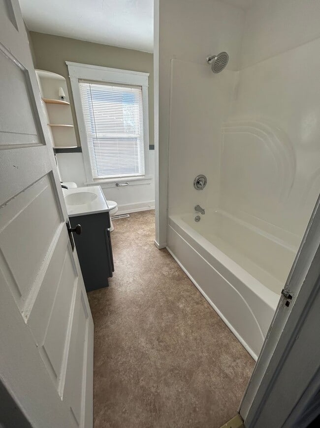 Photo - 819 Division St