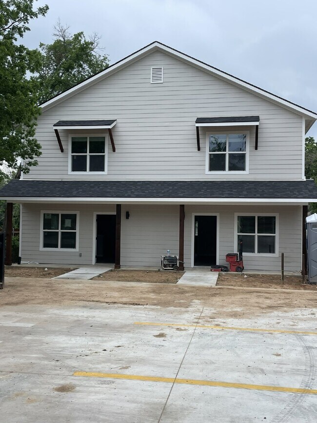 3 bedroom 3 bath NEW CONSTRUCTION close to... Unidad 101 Rental