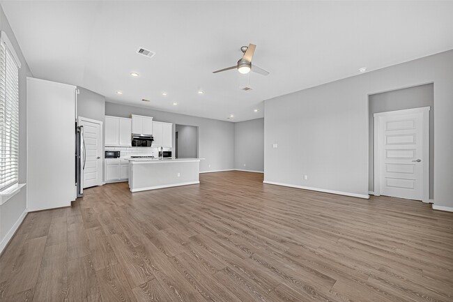 Photo - 28611 Hannahs Harbor Ln