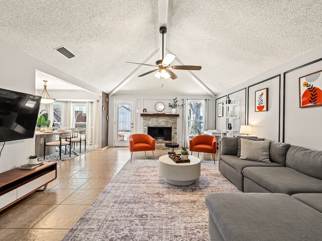 Photo - 1113 Roaring Springs Dr