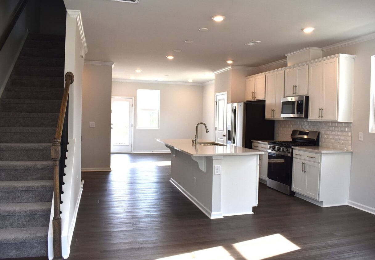 PRICE REDUCTION!! New build 3 bedroom 3.5 ... - PRICE REDUCTION!! New build 3 bedroom 3.5 ...