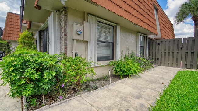 Photo - 11101 SW 15th Manor