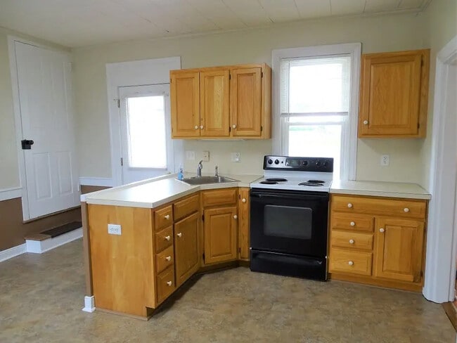 Photo - 145 E Main St