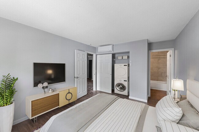 Photo - 5825 Southwest Ave Unit 2nd Floor