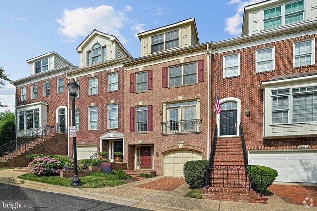 Building Photo - 2225 N Oak Ct Rental