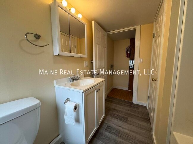 Building Photo - 206 Maine Ave Rental